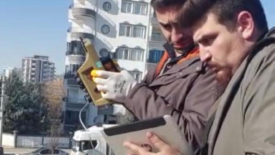 Tunceli’den deprem bölgesine giden 2 arkadaş, enkazdaki 22 kişiyi tespit etti 