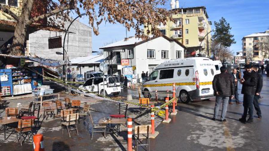 Seyyar satıcı, tüfekle zabıtalara ateş açtı: 7 yaralı