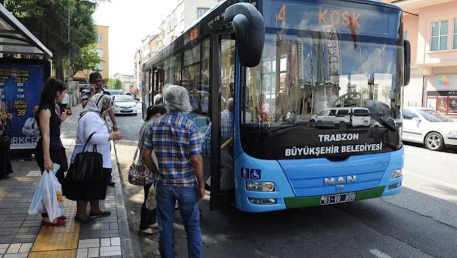 Savcı otobüste tartıştığı gazeteciyi evinden aldırdı