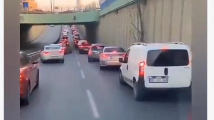 İstanbul'da Fermuar sistemiyle ambulansa yol verdiler
