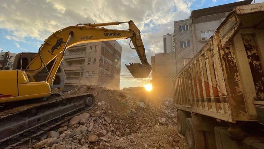 Deprem bölgesinde yıkılamayan binalarla ilgili "hızlı karar" süreci başlıyor