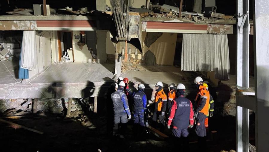 Hatay'da enkaz altında kalan baba ve 5 yaşındaki kızı 90. saatte kurtarıldı