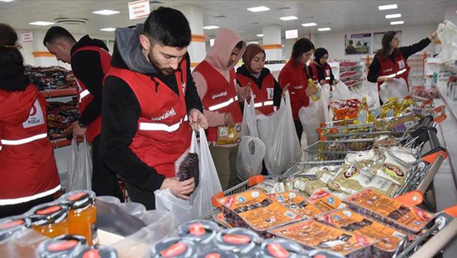 Kızılay'ın açtığı sosyal marketler depremzedelerin hizmetinde