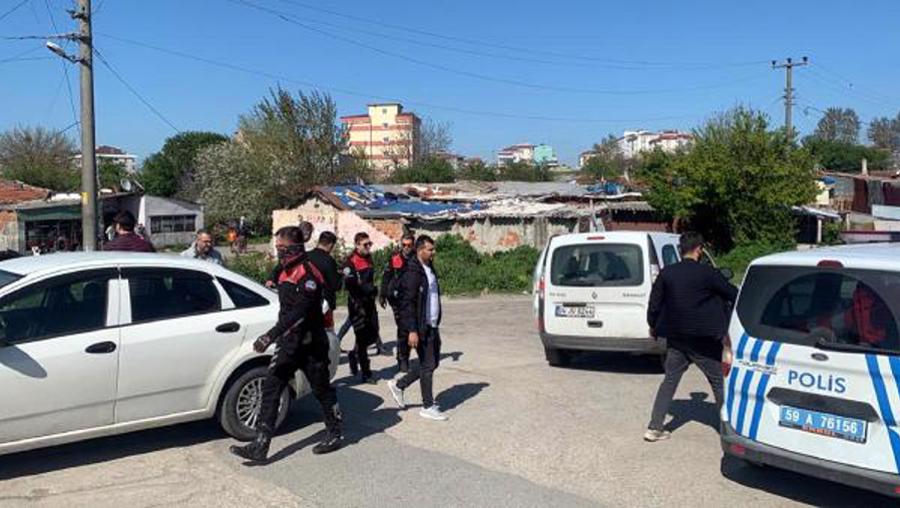 Tekirdağ'da polisler bayram şekeri dağıtırken ateş açıldı;  2 gözaltı