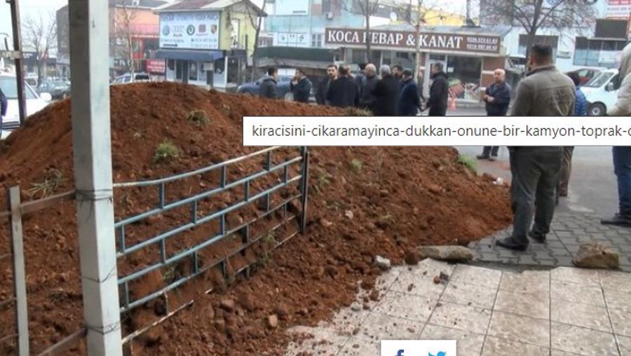 Kiracısını çıkaramayınca dükkan önün toprak döktürdü