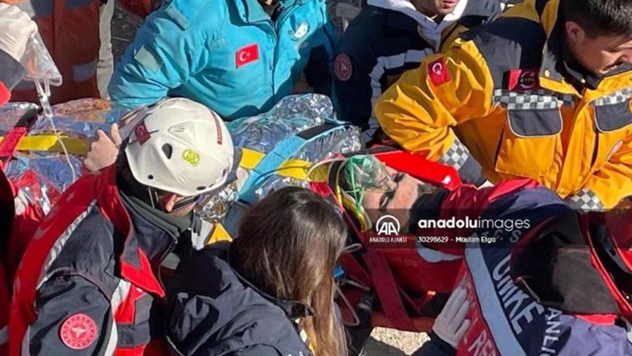 Adıyaman'da enkaz altından 198 saat sonra 18 yaşındaki Muhammed çıkarıldı