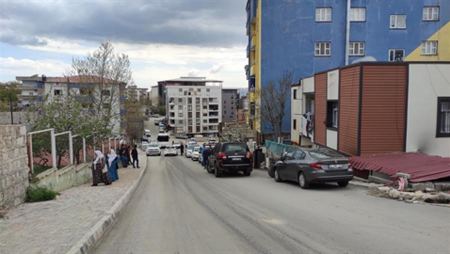 Bekçi, borç verdiği parayı alamayınca arkadaşını tabancayla vurdu