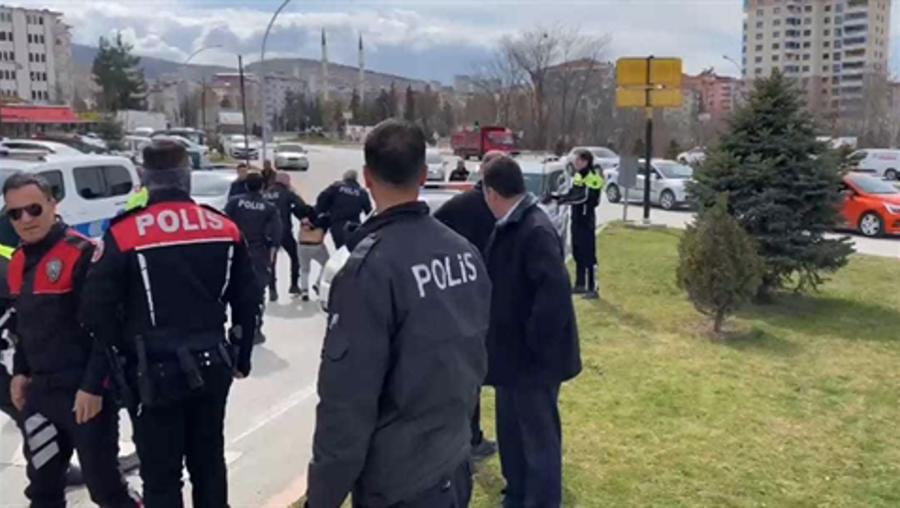 Kaza sonrası yaralı yakınları sürücü ve polise saldırdı; 3 gözaltı