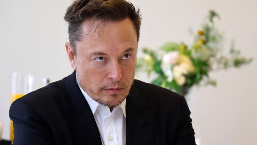 Elon Musk, insan beynine çip yerleştirildiğini açıkladı