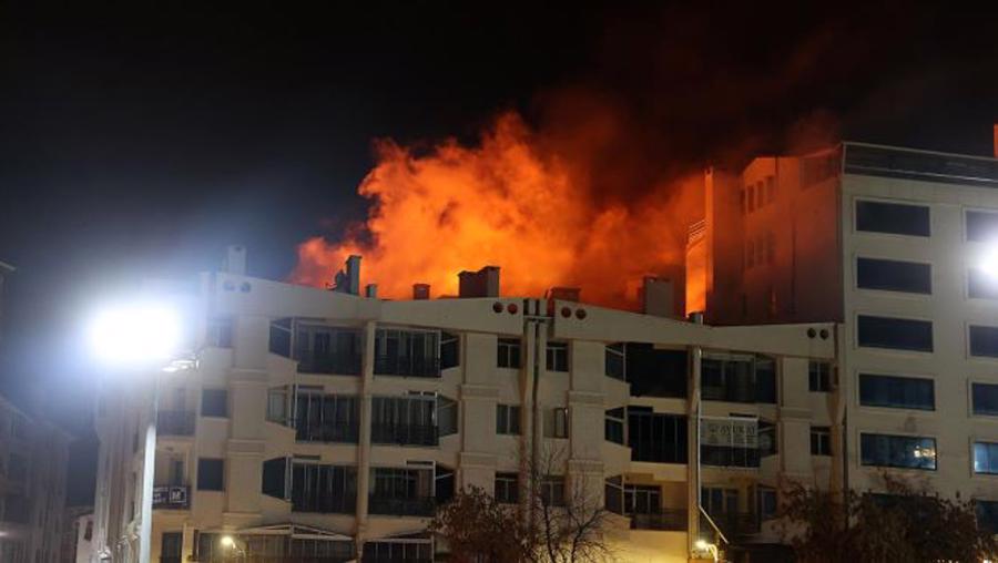 Sivas'ta dershane yangını: 1 öğretmen ölü bulundu