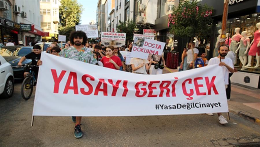 Hayvanseverlerden 'yasayı geri çek' yürüyüşü