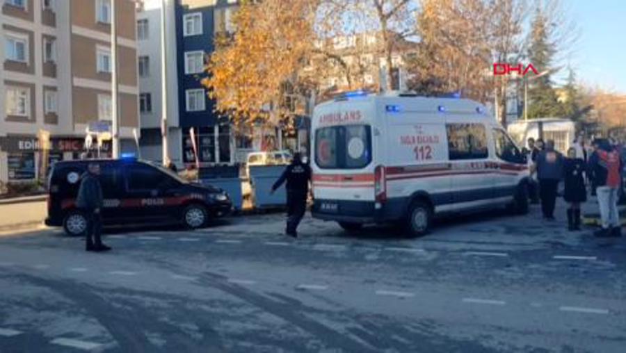 Lise öğrencisi okul önünde bıçaklı saldırıda yaralandı