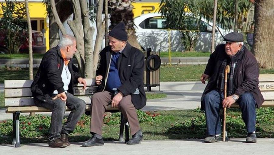 Emekliye bir darbe de kendi derneklerinden!
