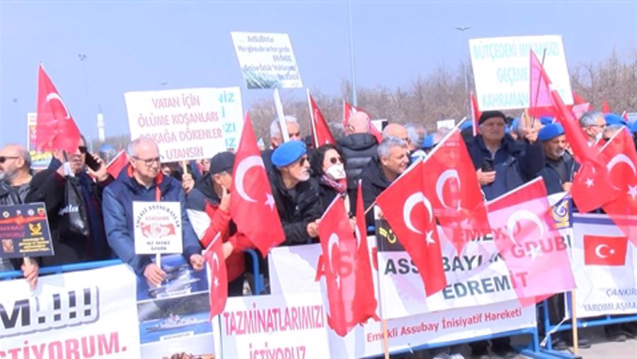 Emekli astsubaylar Maltepe’de miting düzenledi