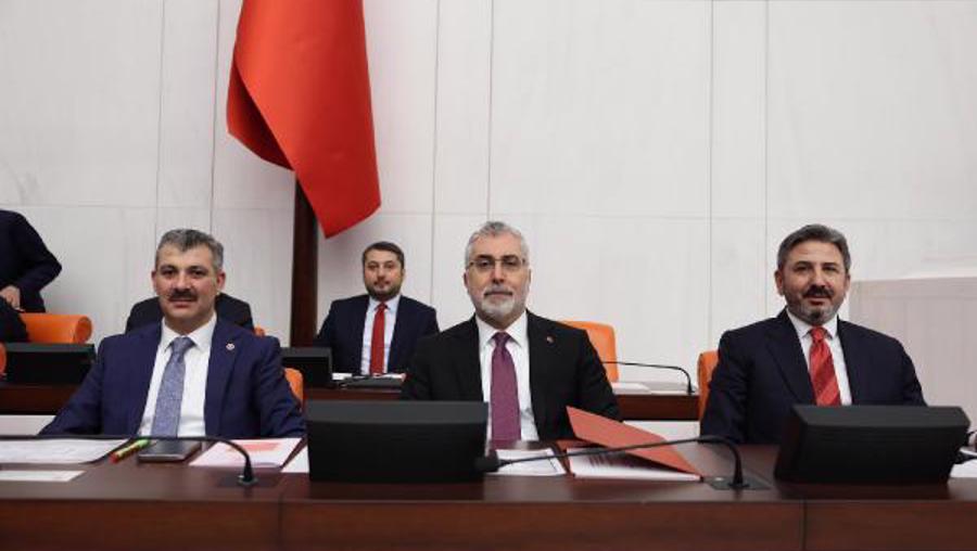 Bakan Işıkhan: Çalışanların haklarında geriye gidişe izin vermeyeceğiz