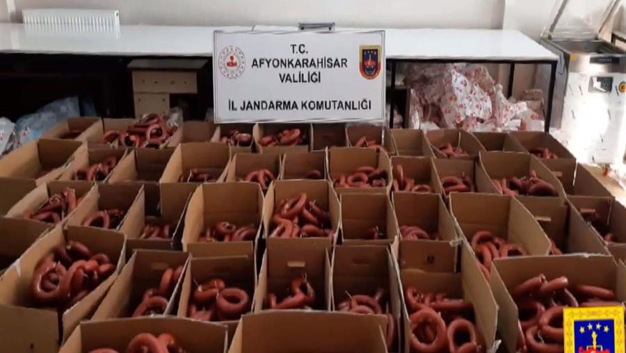 Sosyal medyada satılmak istenen 1 ton bozulmuş sucuk ele geçirildi