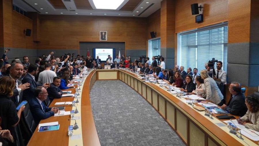 'Beceriksiz belediyelerin ceremesini biz çekiyoruz”^'