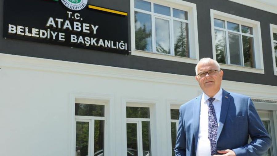 Yediğini, içtiğini giydiğini belediyeye fatura etmiş