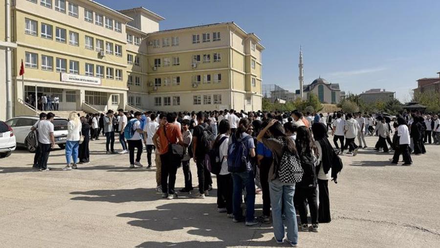 Malatya'da depremden etkilenen 21 okul yarın tatil edildi