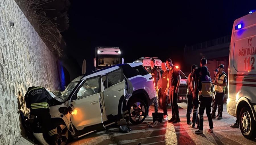 Tekirdağ'da istinat duvarına çarpan cipteki 2 doktor öldü, 2 doktor yaralandı