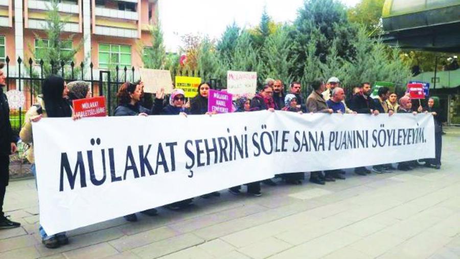 Mülakat mağdurları mülakat dosyasını Erdoğan'a teslim etti