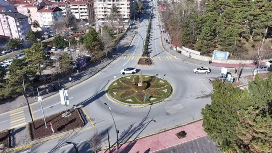 Şehirdeki trafik ışıkları kaldırıldı, trafik kazaları azaldı