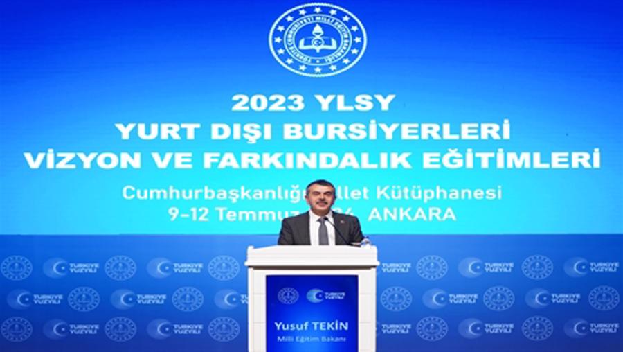 Bakan Tekin: Türkiye'deki azınlıklarla ilgili doktora tezi yapıyorlar; buna karşıyım