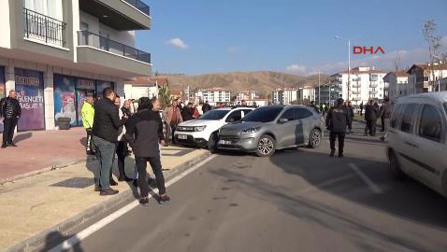 Park yeri kavgası: 1'i polis 3 yaralı