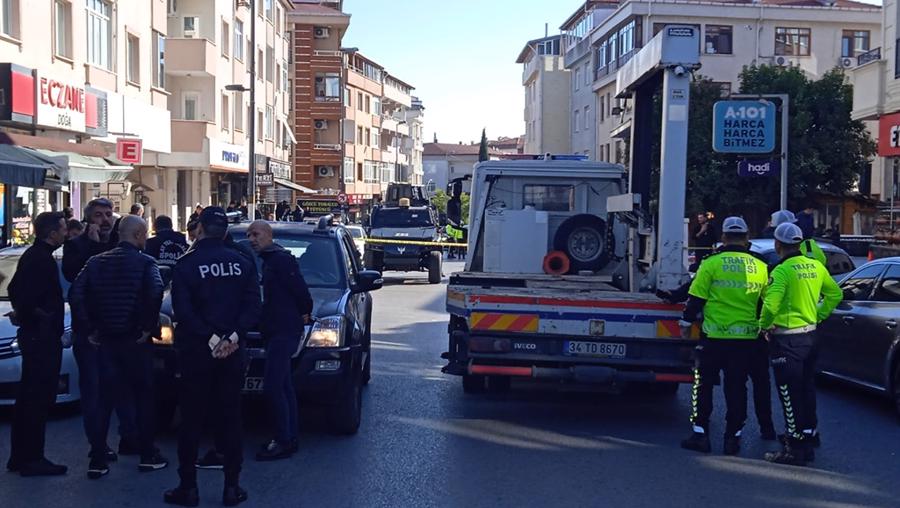 Üsküdar'da polise çekiçli saldırı: 1'i polis 3 yaralı 