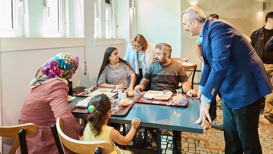 AK Parti'li belediye de Kent Lokantası açtı