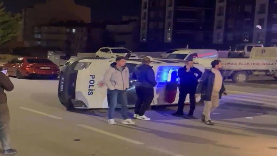 Polis aracı ile otomobil çarpıştı: 2'si polis 6 yaralı