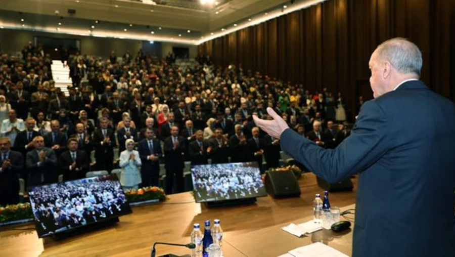 “Cumhurbaşkanımıza hakaret eden bürokratlar, müdürler hâlâ koltuğunda oturuyor’