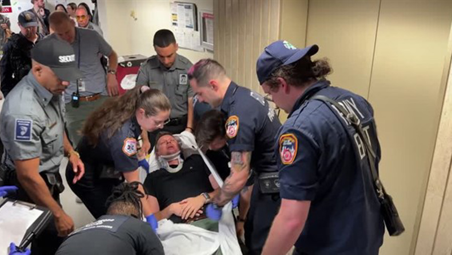 AA kameramanı New York'ta polisin sert müdahalesine maruz kaldı.