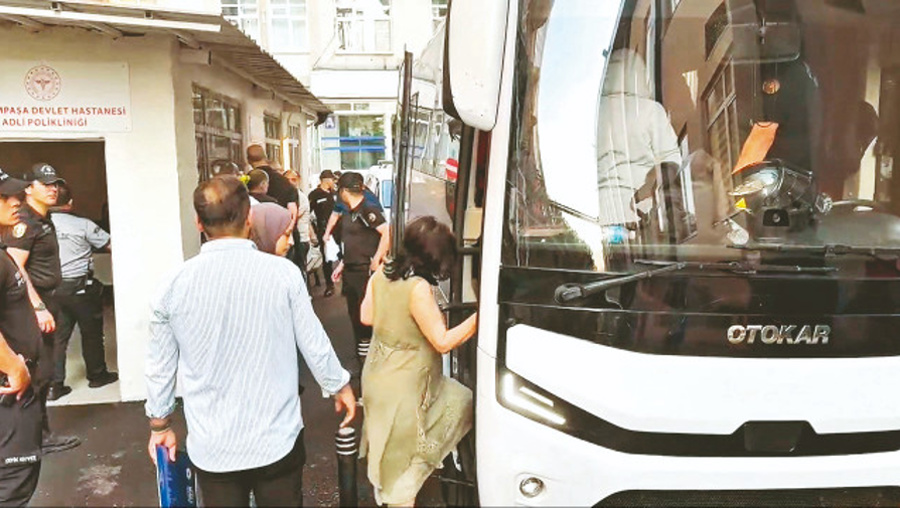Paraları doktorlar paylaştırmış