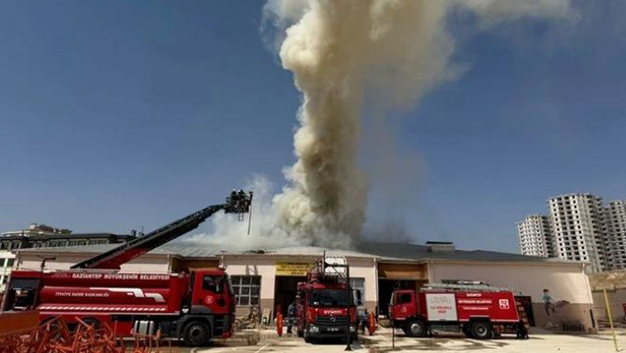 Meslek lisesinin atölyesinde yangın