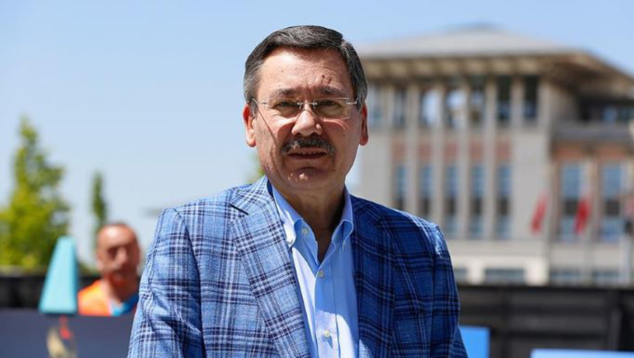 Melih Gökçek, lojmanı bırakmıyor: “O evden çıkmam, sen kimsin!"