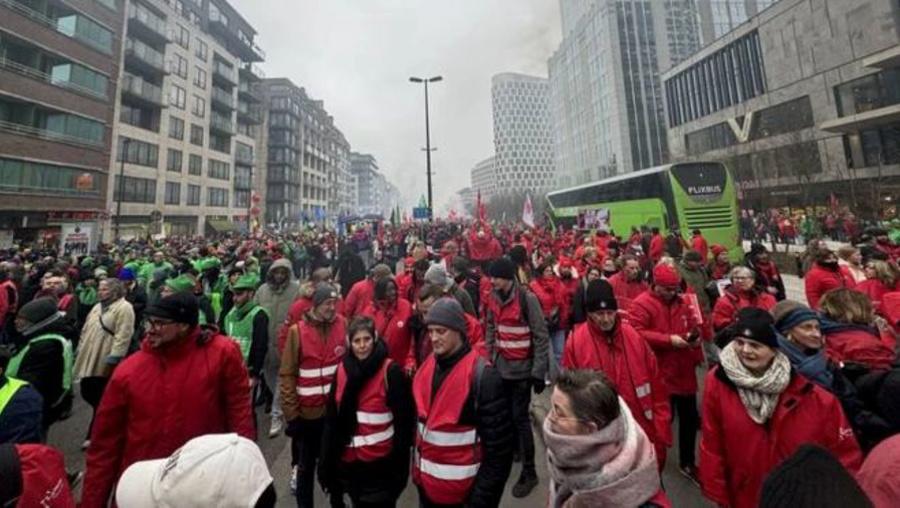 Belçika'da çalışanlar tasarruf tedbirlerine karşı greve başladı
