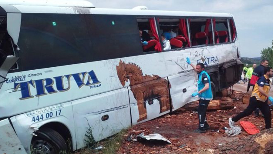 Çanakkale'de zincirleme kazada 8 ölü, 20 yaralı