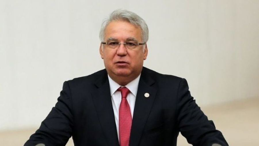 Eski AK Parti’li vekil "kendi çapında" eyleme başladı!