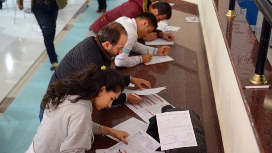 Diplomalı işsizler İŞKUR kuyrugunda