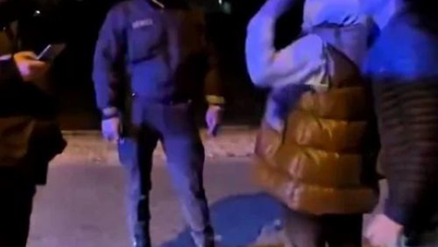 Polisleri böyle tehdit etti: 'Beni taciz etti' derim!
