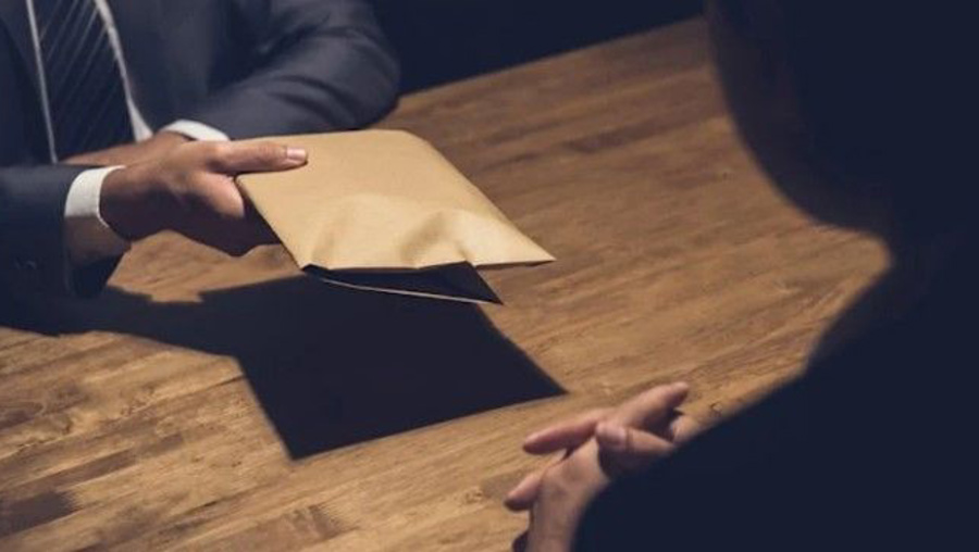 Rüşvet operasyonunda 2 tutuklama