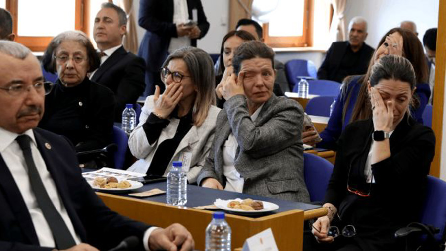 Oğluna ağlayan anneye uyarı: Ağlamayın Vali bey üzülüyor!