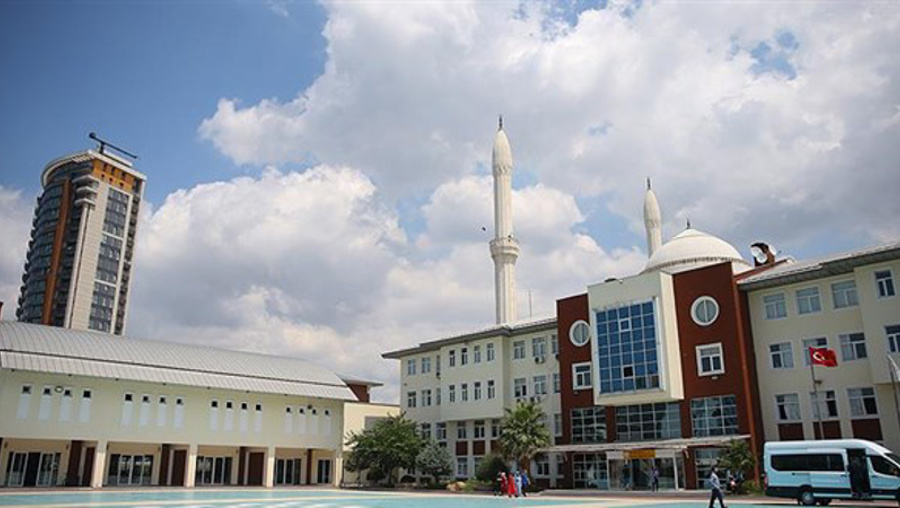 Kartal Anadolu İmam Hatip Lisesi 2025-YKS'de ilk 1000'de 63 derece elde etti.