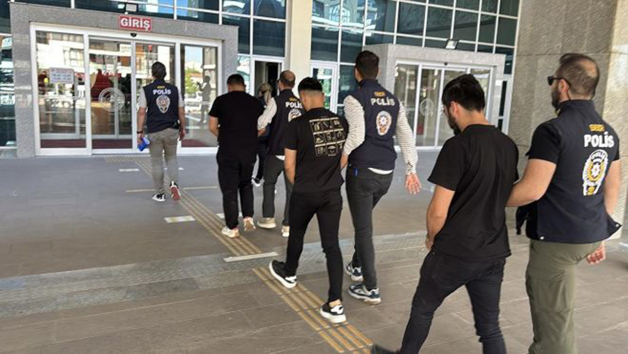 Cumhurbaşkanı Erdoğan'a hakaret eden 42 kişi yakalandı