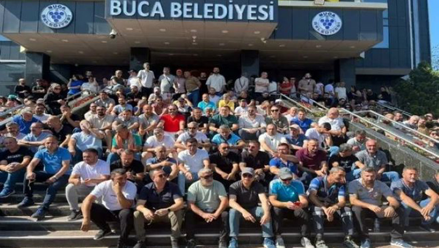 İşçi maaş bekliyor başkan konser veriyor...