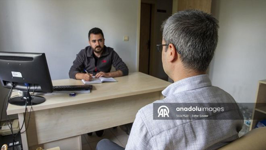 Üniversite yıllarında başlayan şizofreni hastalığını yenip memurluğa atandı