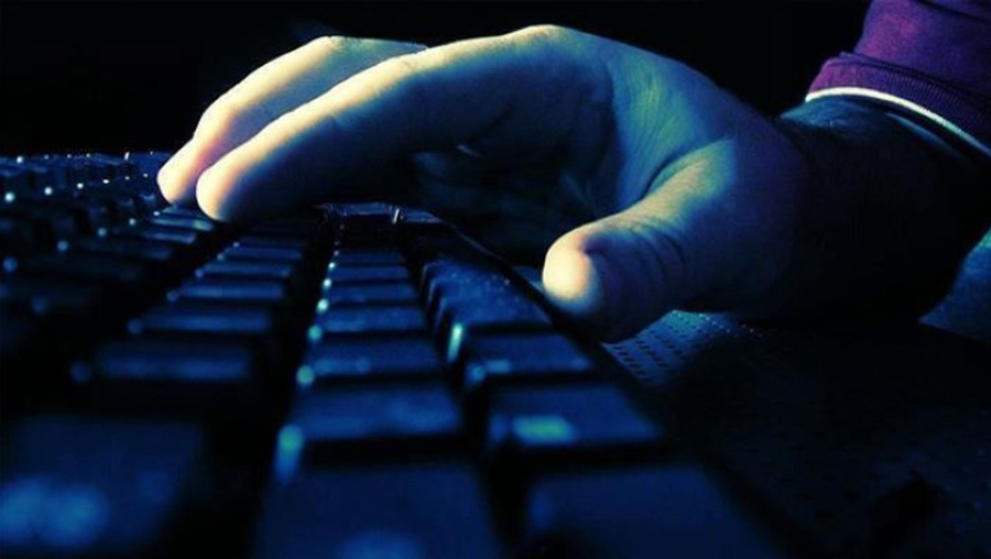 Laptop mikrofonları kapalıyken bile dinlenebiliyor
