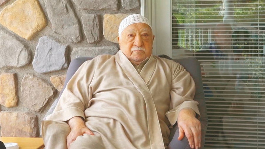 Fetullah Gülen, Türkiye’deki resmi kayıtlarda sağ görünüyor