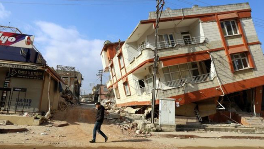 15 yıl dayanmayan binanın denetçisi yandı